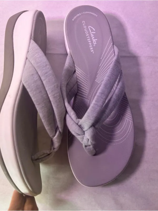 Clarks Light Gray Padded Thong Sandal - Image 5