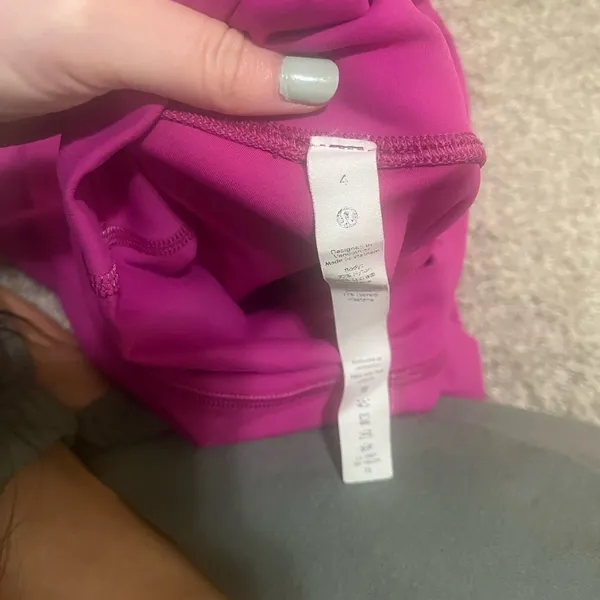 Lululemon PINK leggings size 4 really only wore a couple times great condition - Image 4