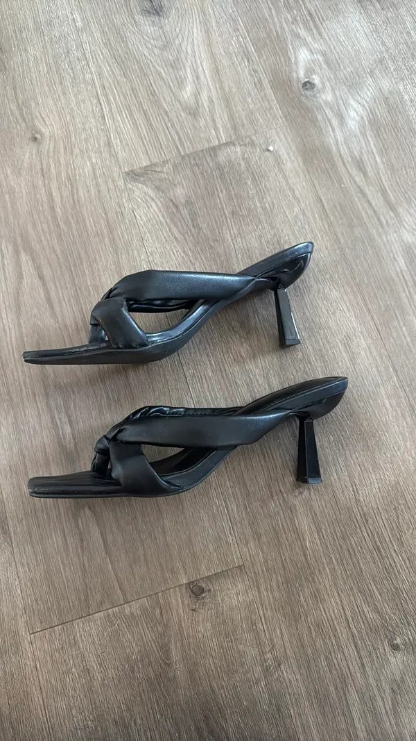 Black kitten heels Size 9.5 - Image 2