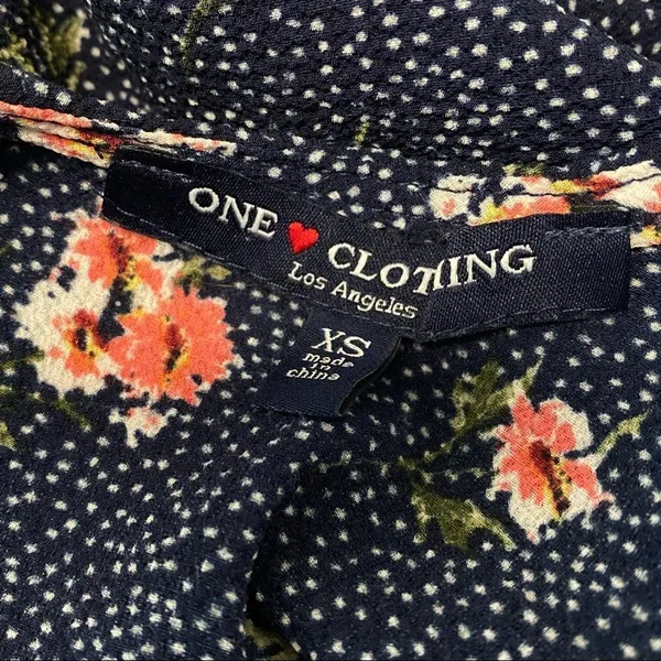 One Clothing XS Blue Dots Floral Top Tie Side - Image 3