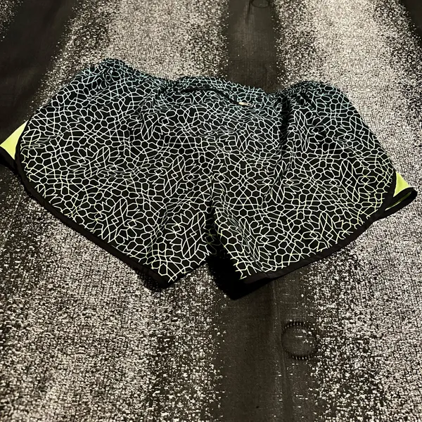 Womens large Nike Dri Fit shorts - Image 3