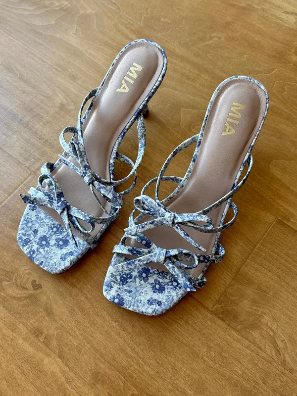 MIA Treanor Heel, Blue and White Floral Ribbon Kitten Heels, Size 9 - Image 2