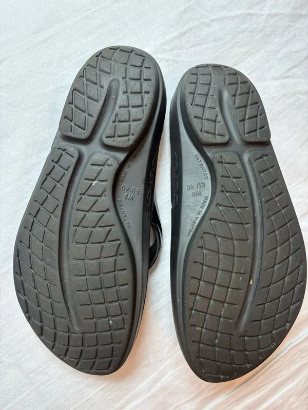 OOFOS OOlala Black Thong Recovery Sandals Flip Flops Women’s 9 - Image 3