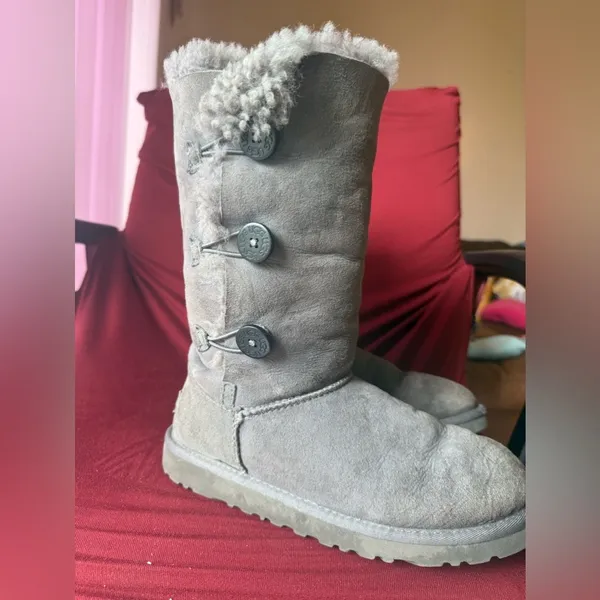 Tall gray triple Bailey button UGG boots gray size 6 winter comfy - Image 6
