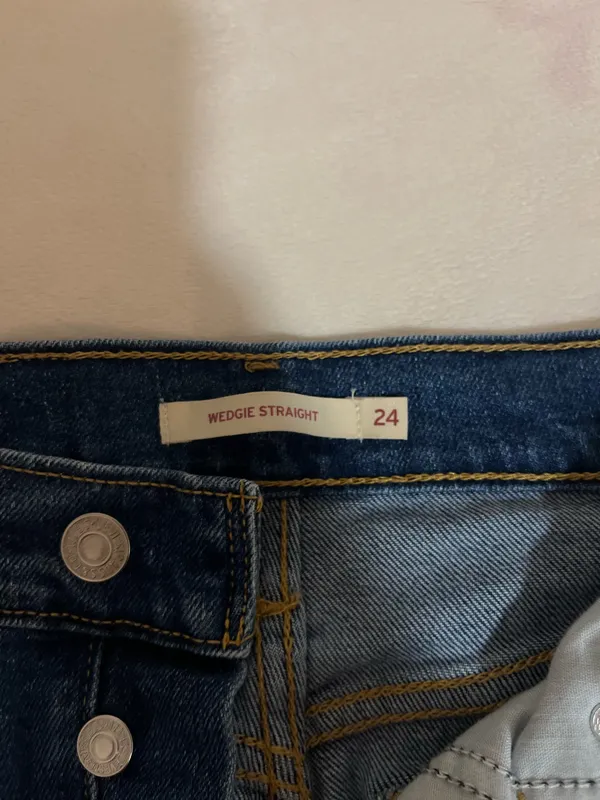 Levi’s Wedgie Straight Jeans - Image 3