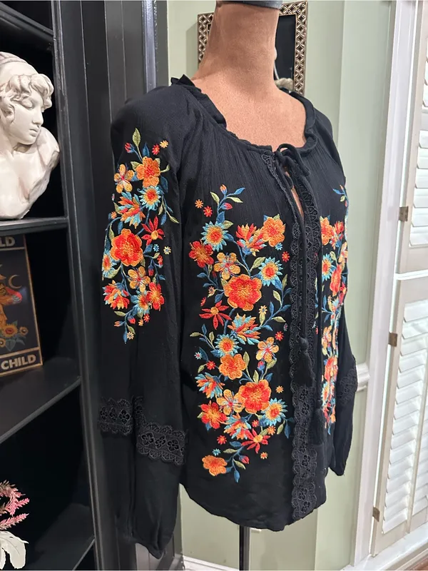 Savanna Jane Embroidered Boho Blouse – Size M – Black with Multicolor Floral - Image 4