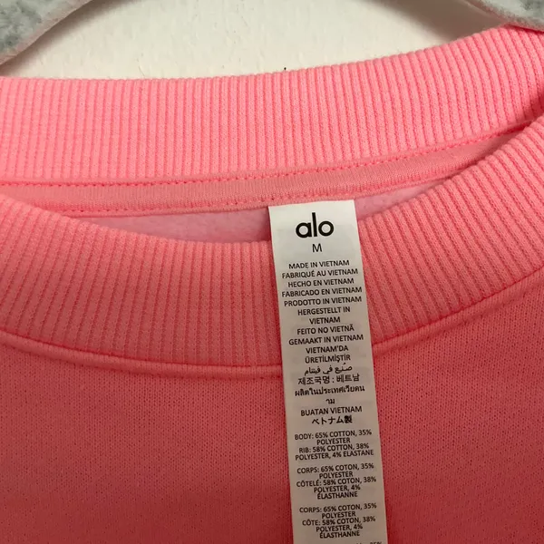 Alo Yoga Cropped Accolade Crewneck Neon Bubblegum M - Image 5