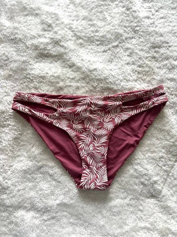 Dippin Daisy’s Leaf Print Triangle Bikini Set - Image 2