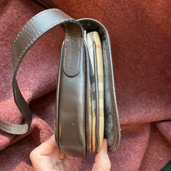 Vintage Burberry Made in England nova check Haymarket shoulder bag saddle bag - Image 3