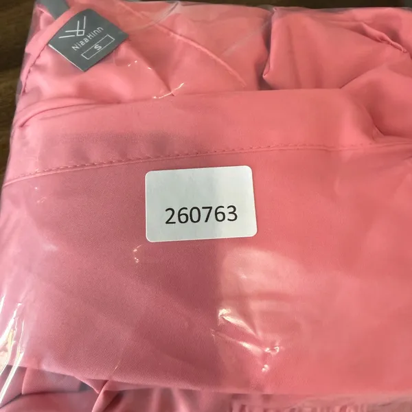 Women's NEW Salmon Colored Two Piece Scrub Set Size S #260763 - Image 16