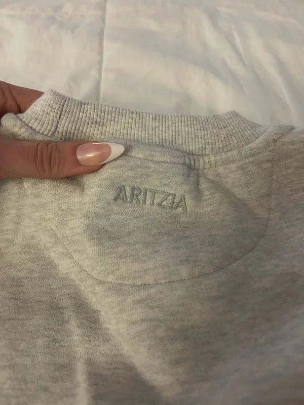 Aritzia Perfect Fit Crewneck Grey - Image 5