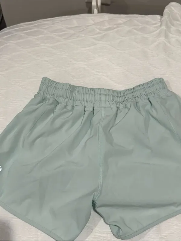 Lululemon Hotty Hot 4” Tall - Image 2