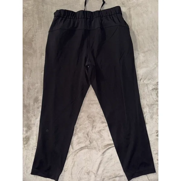 Lululemon Women's On The Fly Pants Black Mid Rise Travel Casual Size 8 - Image 4