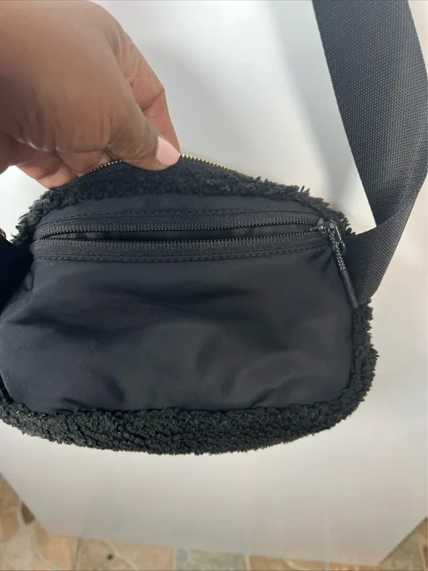 Lululemon Crossbody Bag Black Belt - Image 3