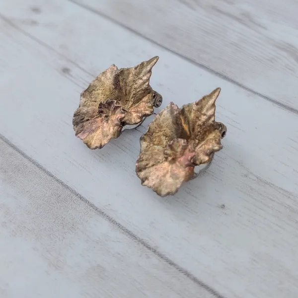 Vintage Clip On Earrings 1 & 1/8" Fall Tones Leaf Like - Tarnished? - Image 3