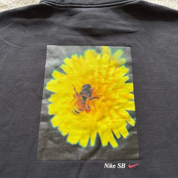 Nike SB Black Graphic Bee Dandelion Skate Pullover Hoodie L Gorpcore skatewear - Image 8