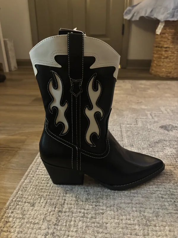 Black And White Short Cowgirl Boots - Image 3