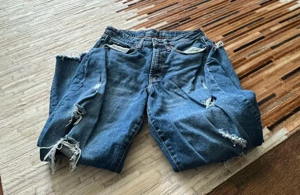 Old Navy Blue Boyfriend Jeans Distressed Casual - Image 2