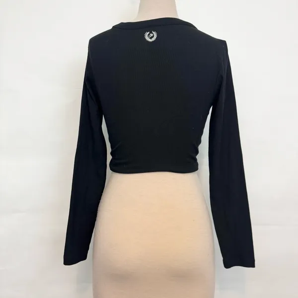 Victoria’s Secret PINK embroidered crest P long sleeve cropped top size medium - Image 2