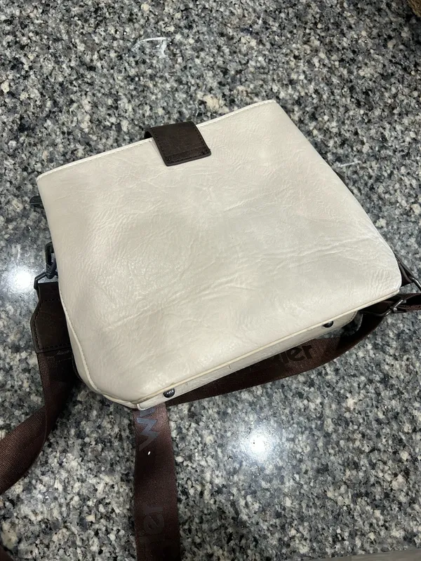 Wrangler Leather Cream and Dark Brown Two-Tone Crossbody Bag - Image 8