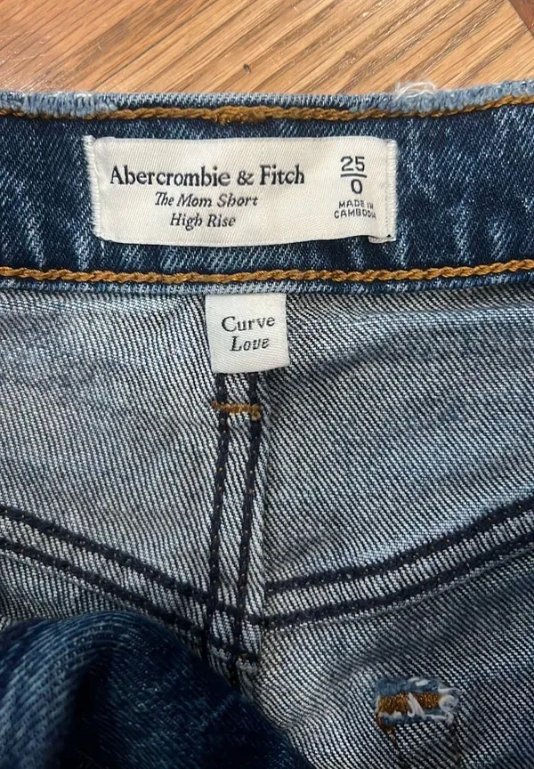 Abercrombie The Mom Short High Rise - Image 3