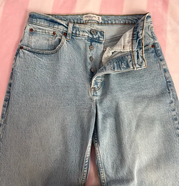 Abercrombie 90s Baggy Low-Rise Jeans - Image 2