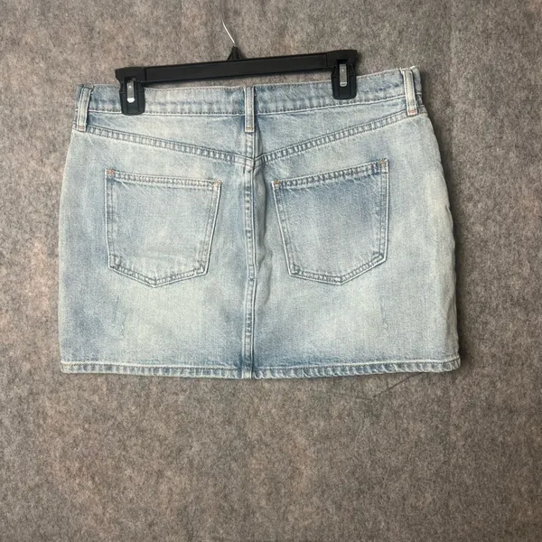 Gap Denim Woman Size 30(US 10) light wash Distressed Mini‎ Denim Skirt - Image 7