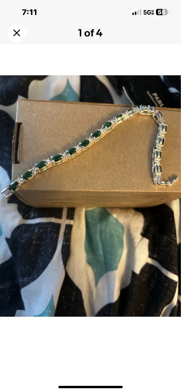 Green and silver colored Avon bracelet - Image 3
