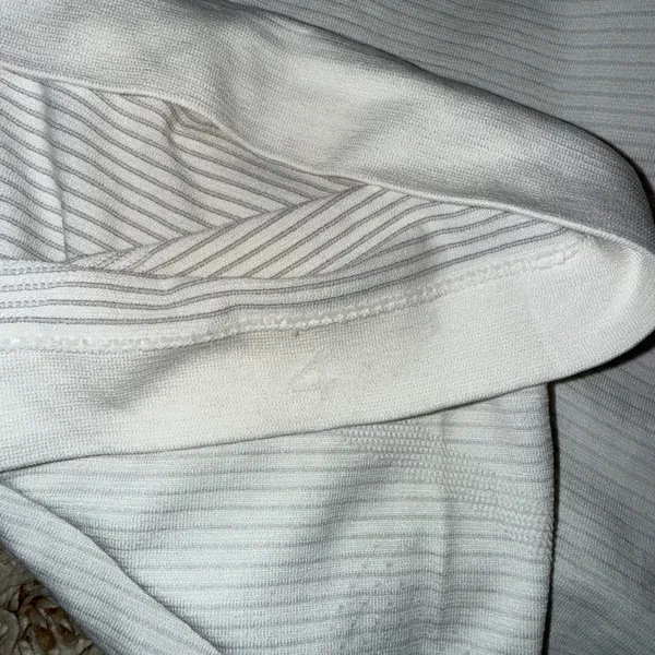 Lululemon Swiftly Tech SS 2.0 Women 4 White Atlanta 10K Tour Excellent Striped - Image 4