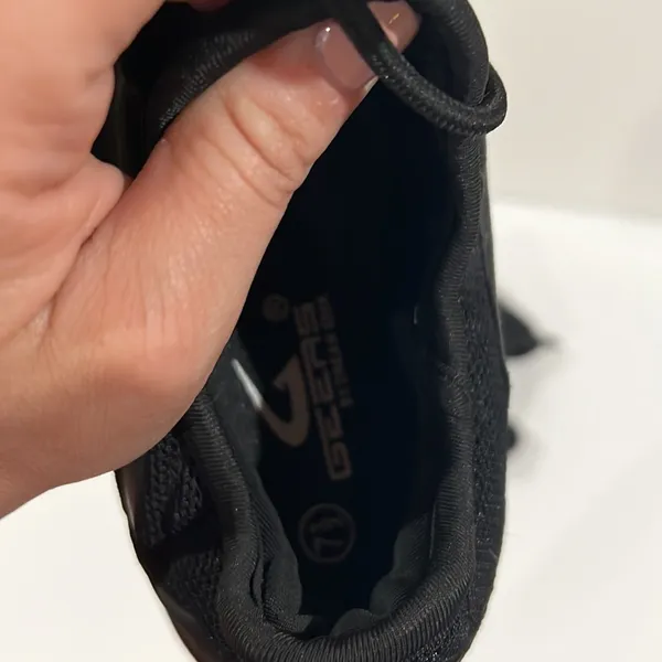 Gears all black sneakers Size 7.5 - Image 6