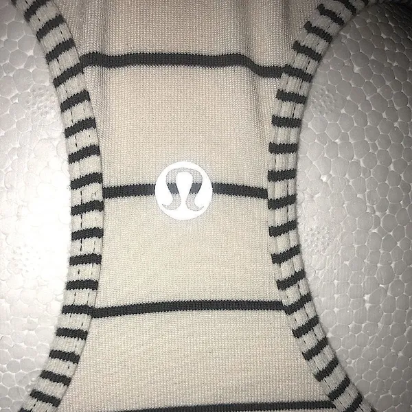 Lululemon top Sz xs/small Size small strip - Image 2