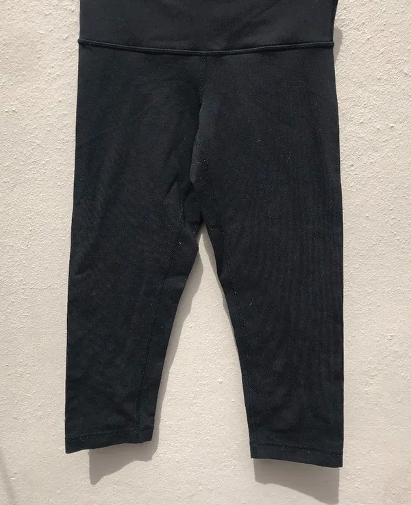 LULULEMON 4 low rise black crop leggings - Image 2