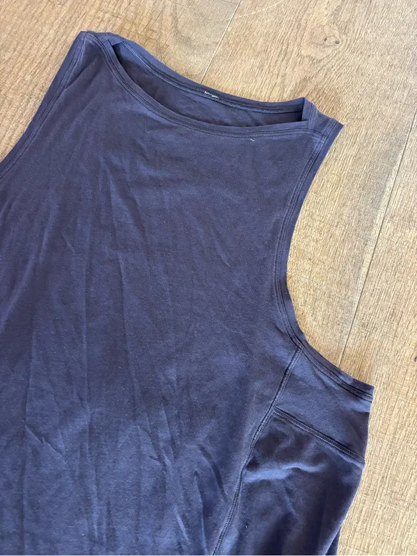 lululemon navy blue tank top shirt - Image 2