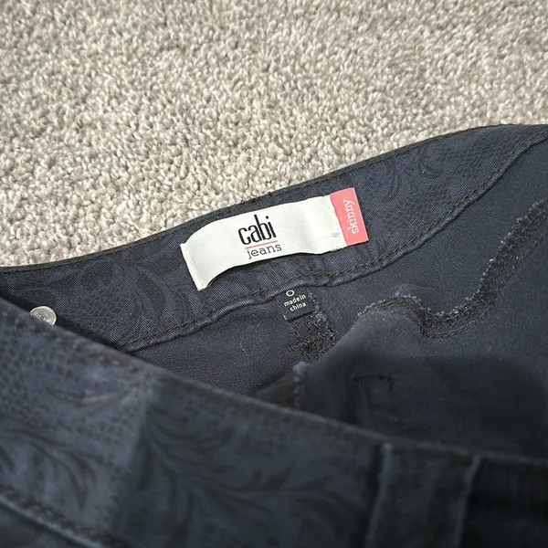 Cabi Lace Print‎ Skinny Jeans Style# 3195 Size 0 - Image 4