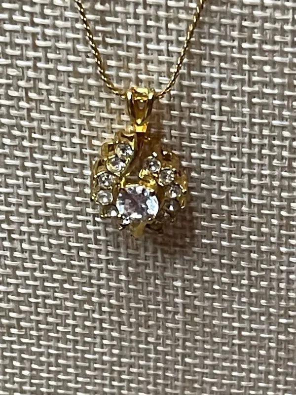 Gold Twist Solitaire Round Crystal Pendant Necklace - Image 2