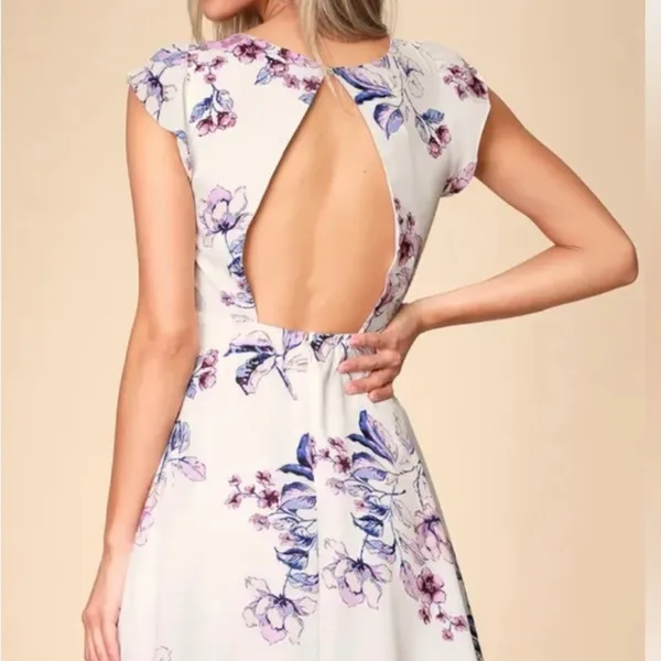 Lulus Madera White Floral print button front open back skater dress size small - Image 3