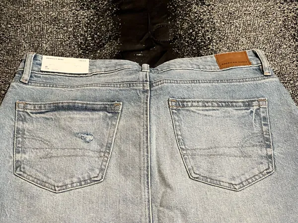 Womens sz8 NWT American Eagle High-Waisted Denim Mini Skirt Light Wash Raw Hem - Image 6