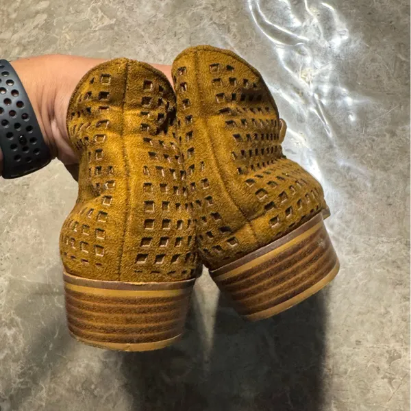 Catherine Malandrino brown booties size 10 In great condition - Image 4