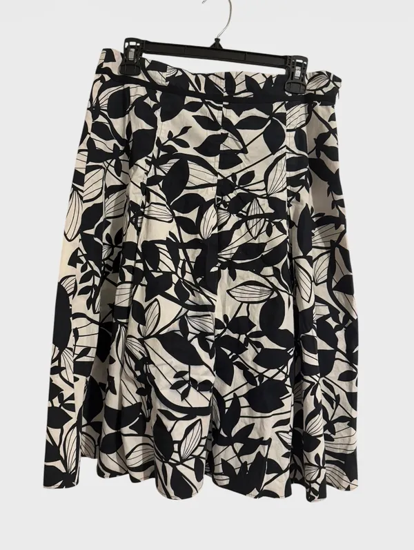 Yessica C&A Women’s Size 8 Black Ivory Floral Pleated A-Line Midi Skirt - Image 3