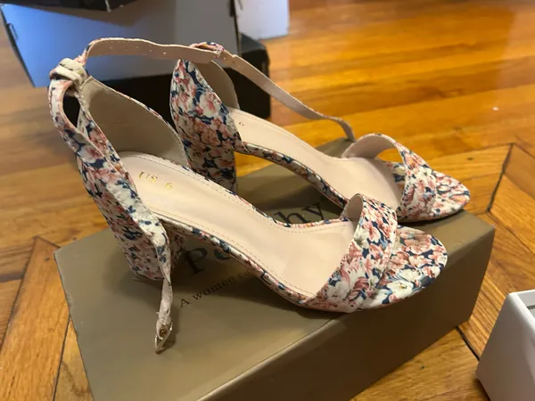 Heels Multiple Size 6 - Image 2