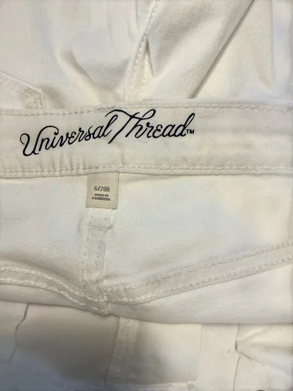 Universal Threads White High-Rise Bermuda Denim Shorts – Size 6 / 28R (Measures 31") - Image 3