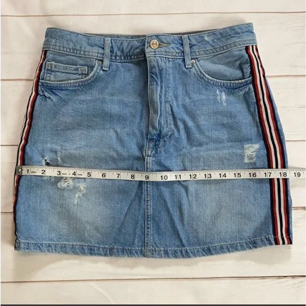 Forever 21 Distressed Ribbon Detail Jean Skirt Size Medium - Image 5