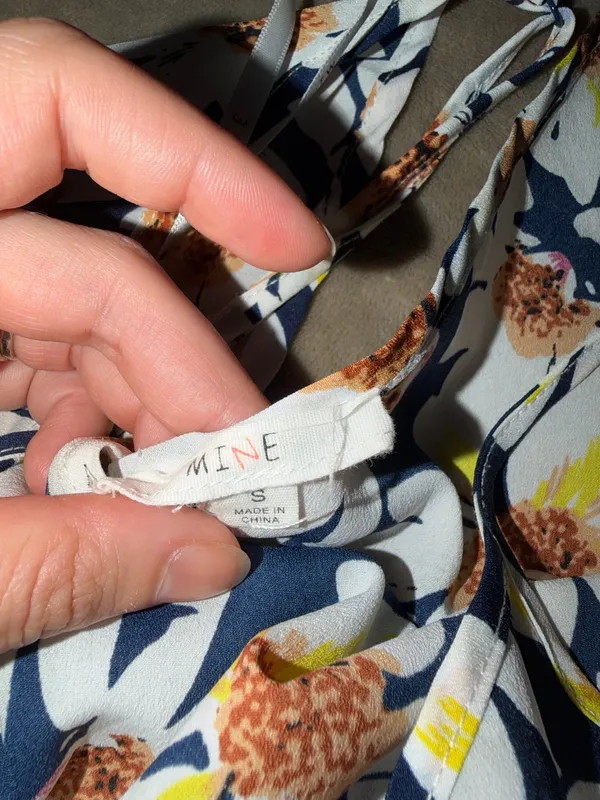 TJ Maxx White and navy floral dress - Image 3
