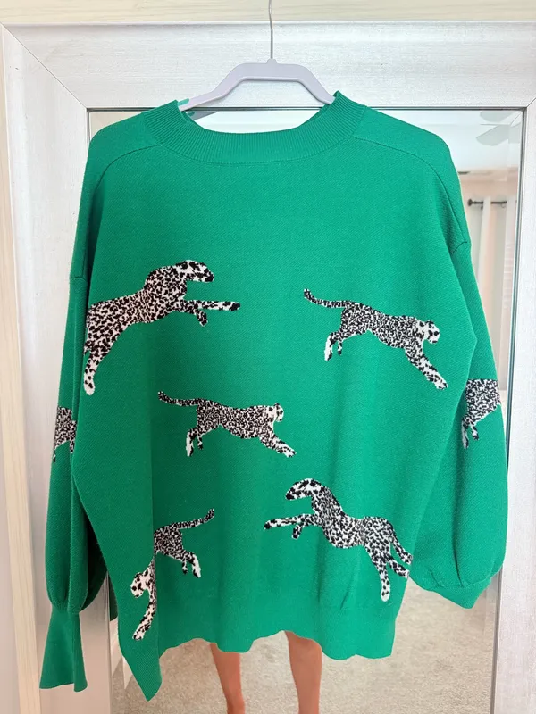 Green cheetah sweater Size M - Image 4