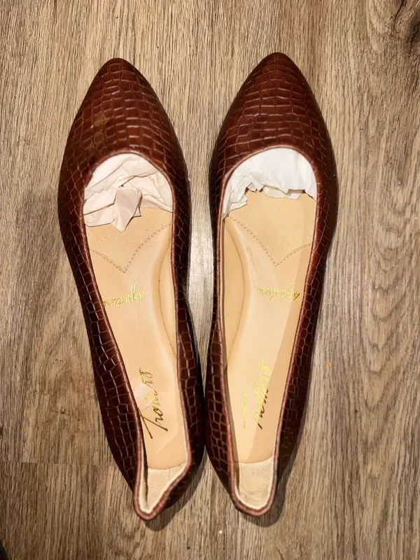 Trotters Estee Leather Embossed Women's Flats Size 8.5 - Image 4