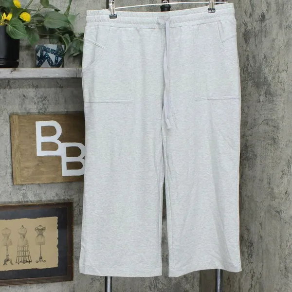 NWT Modern Soul Women's French Terry Cropped Pants W/Pockets Medium Heather Gray - Image 2