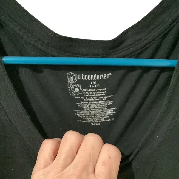 No Boundaries Women’s Black Short Cap Sleeve Tee. Size L - Image 6