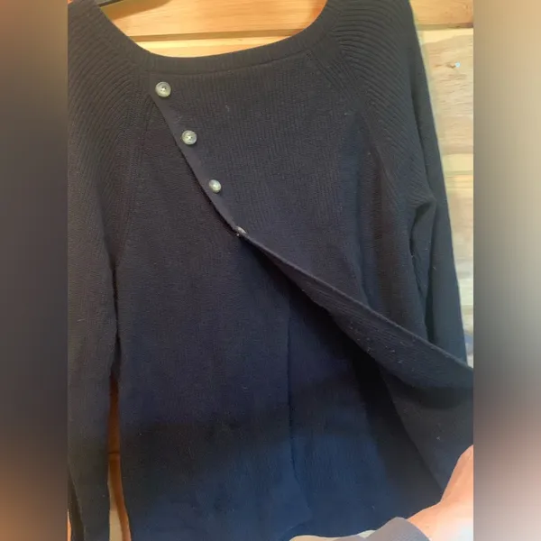 Abercrombie & Fitch women’s button back sweater. Black. Medium. - Image 5