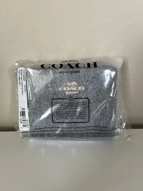 Coach Snap Wallet In Signature Chenille - Image 9