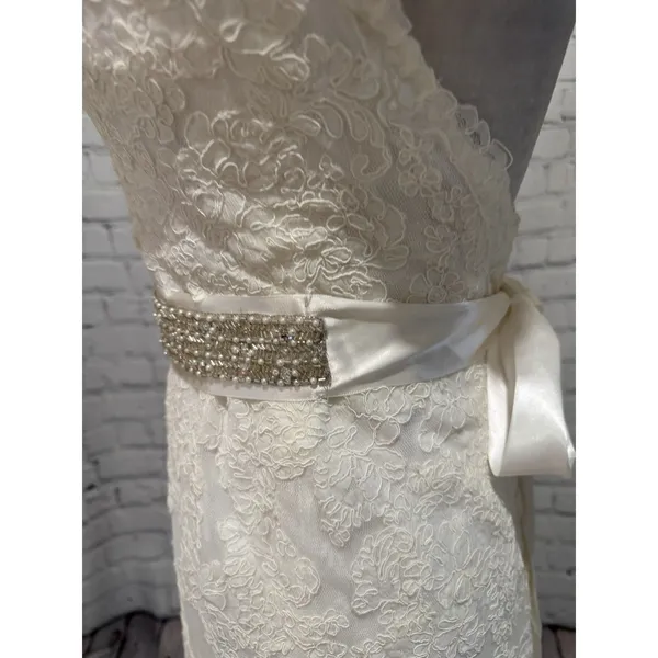 NWT David’s Bridal Ivory Cap Sleeve Lace Trumpet Wedding Dress Size 2 - $599 - Image 8